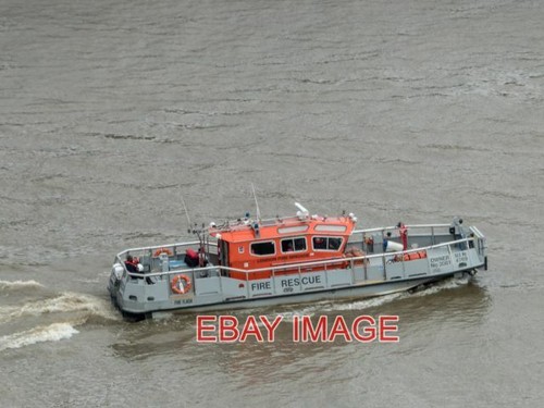 Photo fire rescue boat london - ,