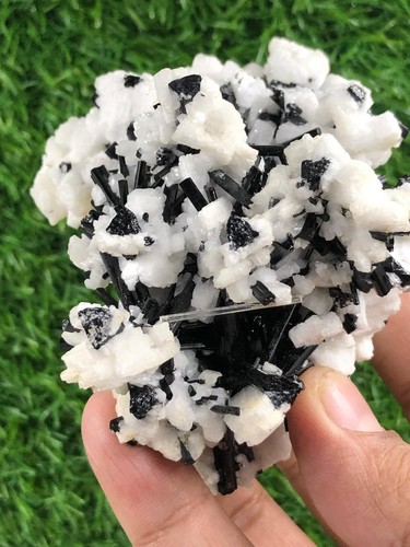 Striking mineral specimen - striking,