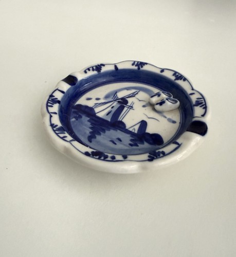 Hand painted delft blue - hand,