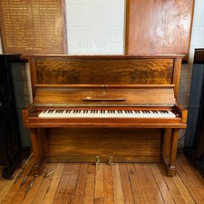 Steinway & Sons Model V