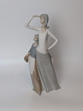 Nao lladro looking the - lladro,
