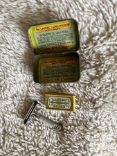The Laurel Ladies Boudoir Small Safety Razor in Tiny Vintage Tin spare razors