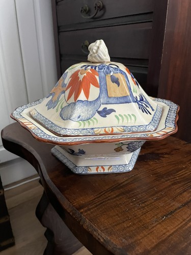Mid 19th lidded tureen - c., by