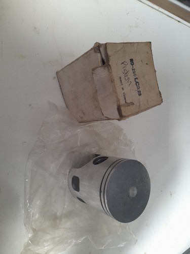 Yamaha 250 piston nos - 250, lc
