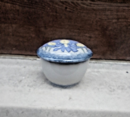 Highland stoneware lidded - a,