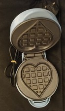 Electric Waffle Maker 25mm Cooking Surface. Waffle Iron. Non-Stick Pre-owned
