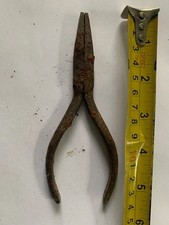 Vintage  aged 5 1/2 inch vintage pliers. No renovation carried out.