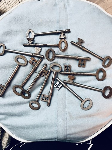 Key cutting machine - machine, boards