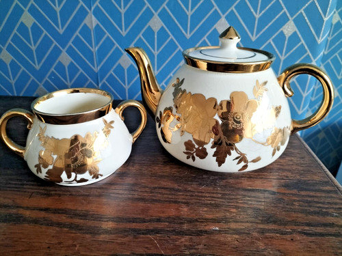 Vintage 1930 gibsons tea pot - gibsons,