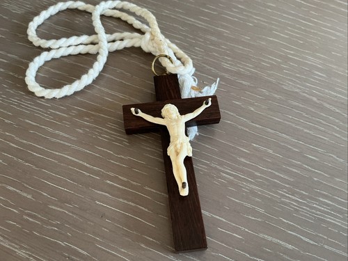 Crucifix - in,
