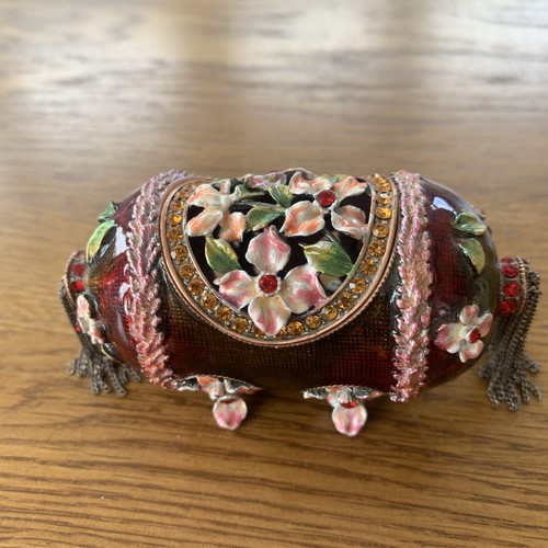Pretty trinket box from past - box,