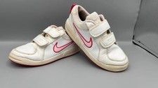 Child’s easy fastening Nikes