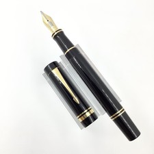 Parker Duofold Centennial black fountain pen, broad 18k gold nib, VGC