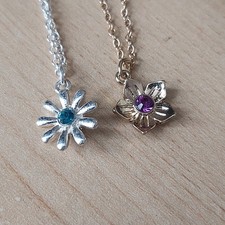 AVON 2 x Silver/Gold Tone Flower Bracelets Costume Jewellery (7-8")