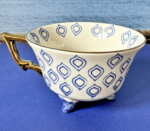 Aphorism blue white - white,