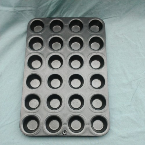 Pampered chef cup mini - 24-cup,