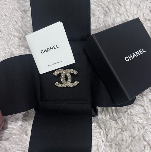 Authentic chanel brooch - cc,