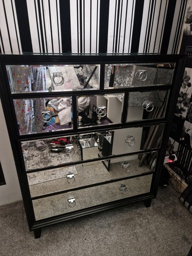 Next mirrored chesf draws - of,