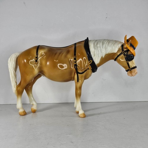 Breyer glossy palomino - breyer,