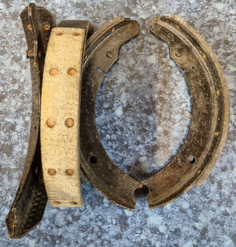 Front brake shoe - front,