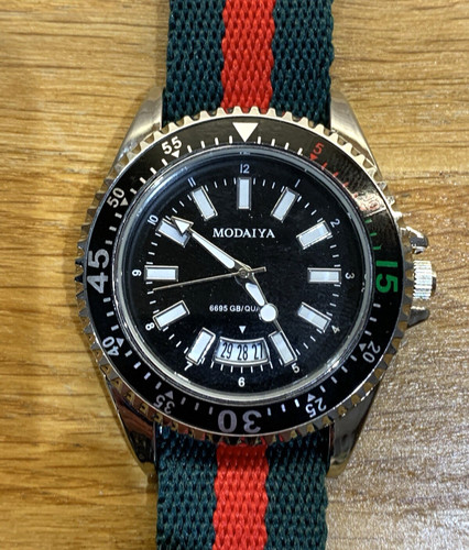 Black with green red strap - red,