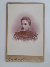 CABINET CARD: Woman Portrait