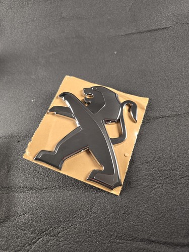 Front grille badge emblem - front,