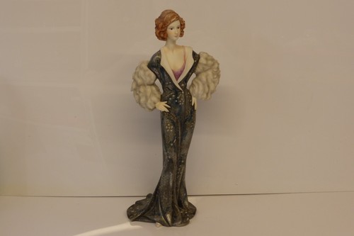 Regal bond street figurine - bond,