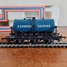 Lima 305643W OO Express Dairies 6-Wheeled Milk Tank Wagon Blue