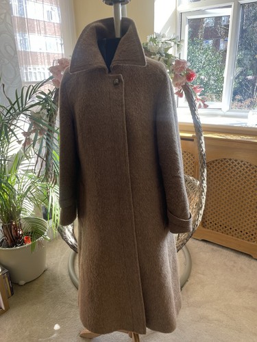 Vintage pure llama dellbury