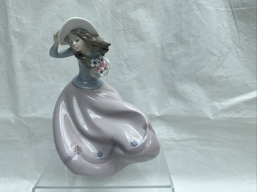 Lladro blustery day - blustery,