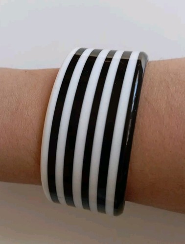 Retro statement black white - retro, &