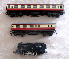 Vintage Trix Twin TTR 3 Rail 6V BR 0 4 0 Tank Engine Locomotive Black 2 coaches