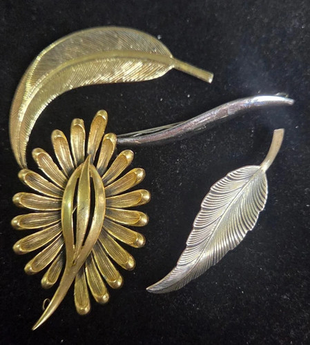 Vintage leaf floral brooch - &,
