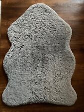 Silhouette grey fluffy home accent Rug for any room living 90 x 60