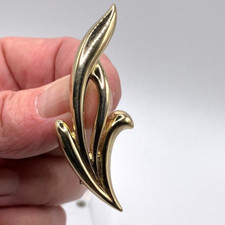 Marks & Spencers brooch gold tone metal M&S costume jewellery