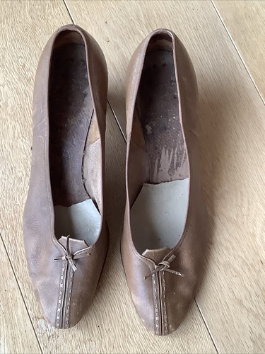Ladies vintage leather shoes - vintage,