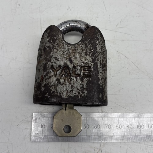 Heavy duty yale padlock