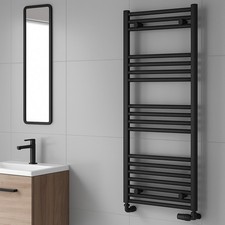 Reina Flat Bathroom Straight