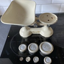 Vintage cream coloured kitchen