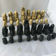 Rare Vintage Berkeley Medieval Resin Chess Set Cream & Black. 12cm King