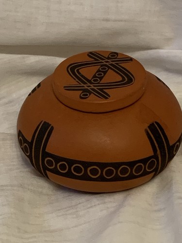 Navajo earthenware lidded pot - earthenware,