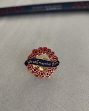 Poppie Wreath Pin Brooch 