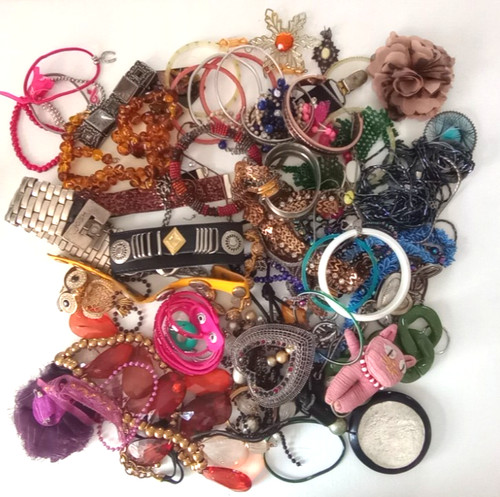 5kg broken costume jewellery - 1.5kg,