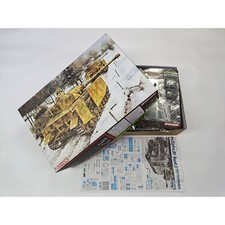 Dragon Models 1:35 Pz.Kpfw.IV Ausf.J Mid Production (Premium Edition) Model Kit
