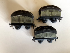 TTR TRIX OO GAUGE - 3 x 660 BR GREY TARPAULIN WAGONS