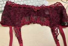 BNWOT SIZE S RIGBY & PELLER LONDON RED/BLACK SUSPENDER BELT