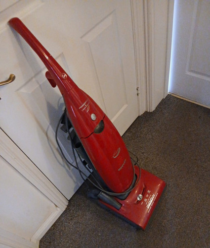 Hoover upright bagless corded - hoover,