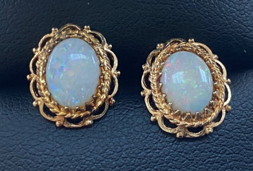 Beautiful vintage 9ct yellow - beautiful,
