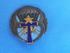 French. The 61st Airborne Signals Battalion  badge.